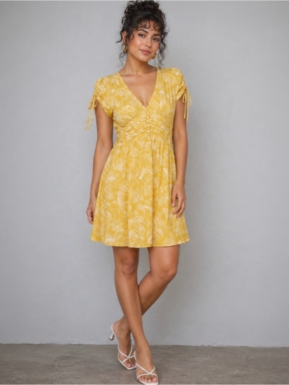 Urban Outfitters Talia Tie Women's Yellow Floral V-Neck Short Dress NWT